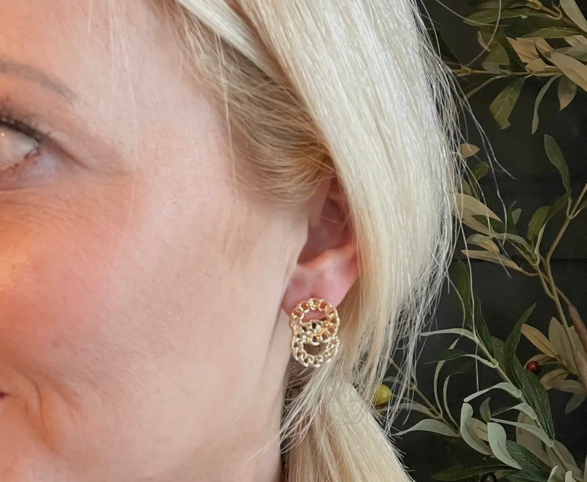 Gold circle link earring