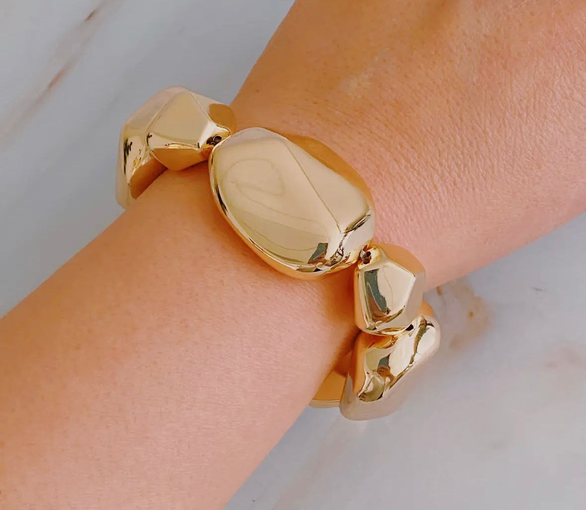 Gold stretch pebble bracelet